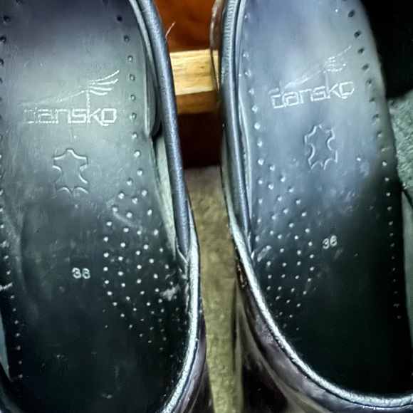 Women’s Dansko Dark blue patterned leather clogs.  Women’s size 36/6 - Picture 7 of 9